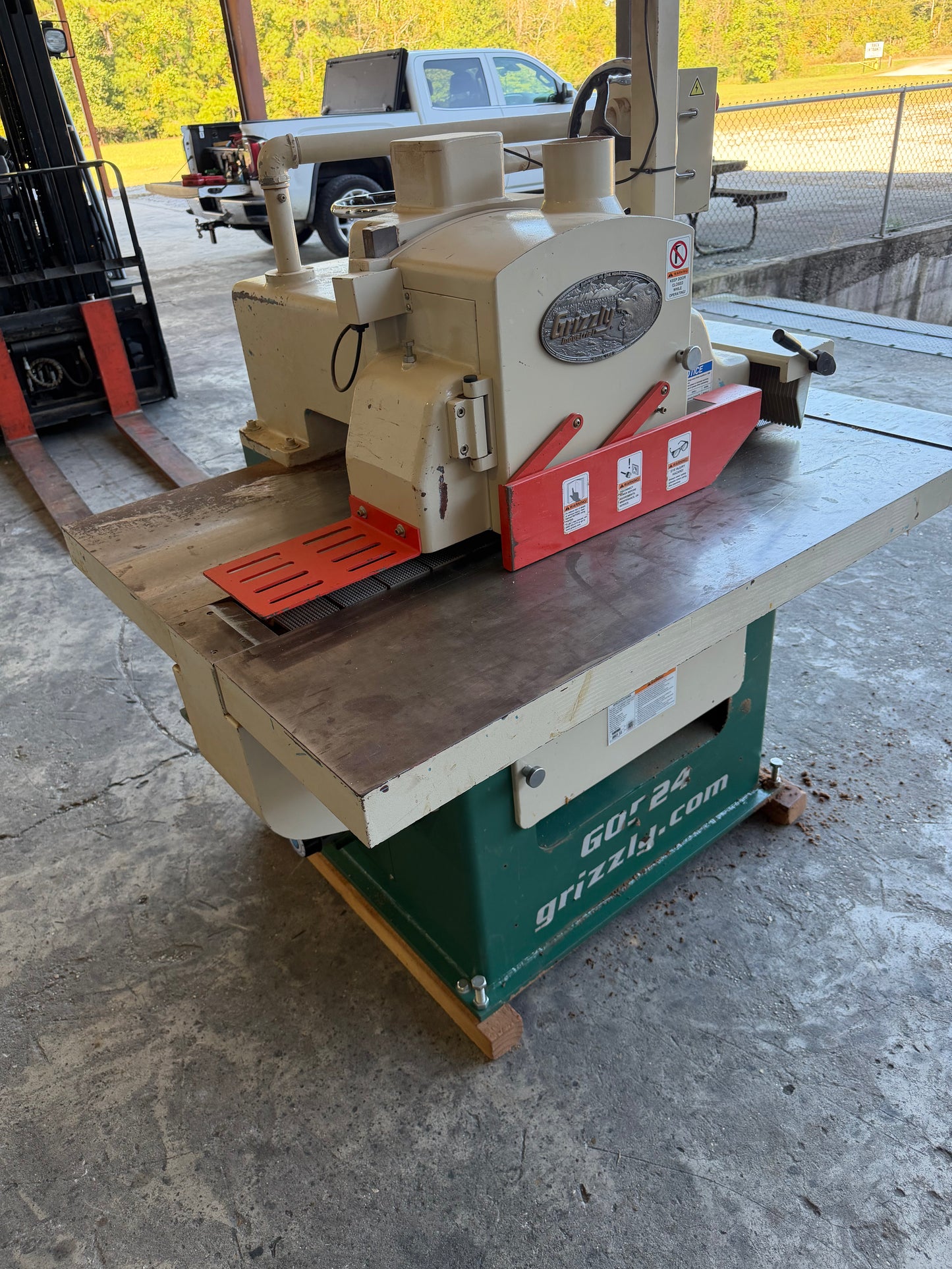 Used Grizzly G0524 Straight Line Rip Saw